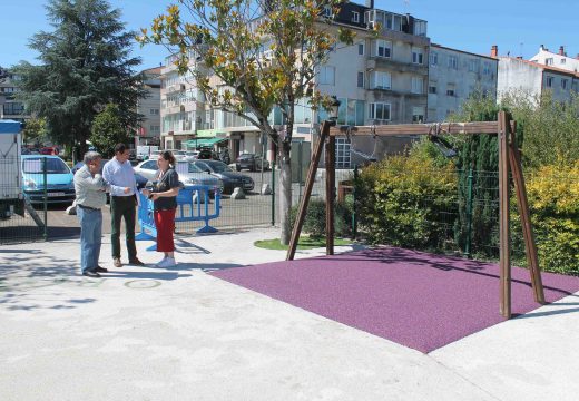 O Concello de Oroso investe case 15.000 € na mellora e ampliación dos xogos do parque infantil do Paseo do Carboeiro (Sigüeiro)